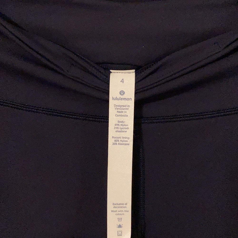 Lulu lemon leggings navy size 4 with pockets - Picture 3 of 3